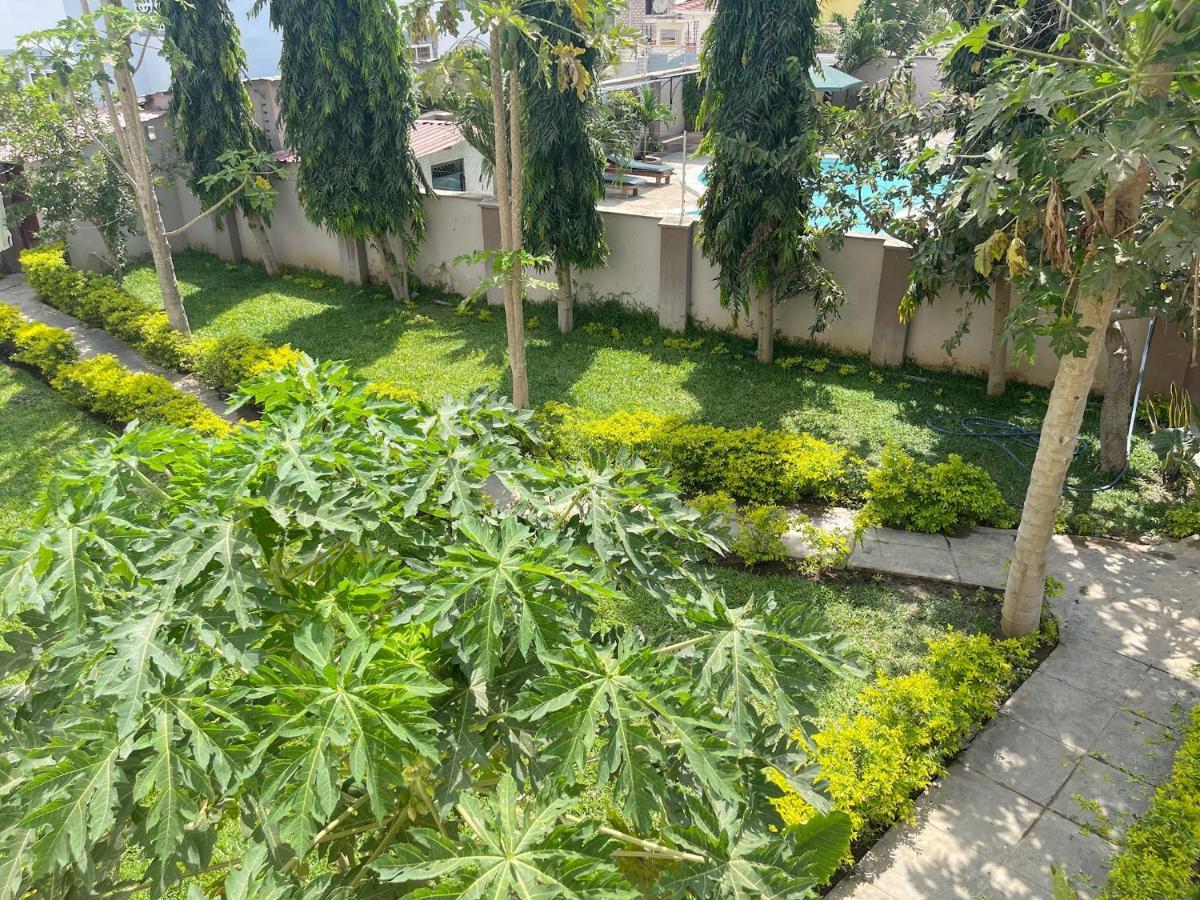 Villa Mudzini Gardens - Luxury With A Pool *